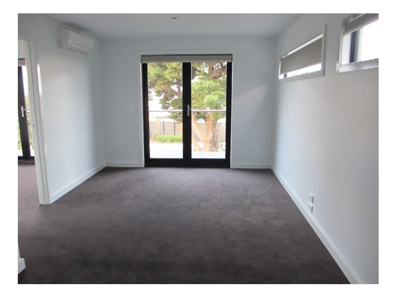 1/5-6 Chelsworth Place, Caroline Springs VIC 3023