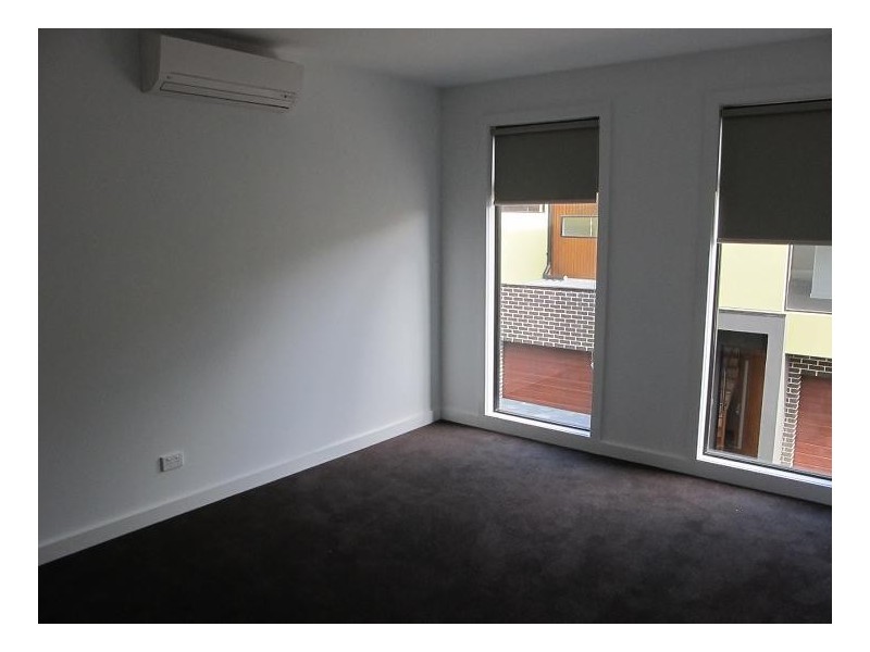 2/5-6 Chelsworth Place, Caroline Springs VIC 3023