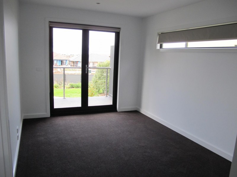 3/5-6 Chelsworth Place, Caroline Springs VIC 3023