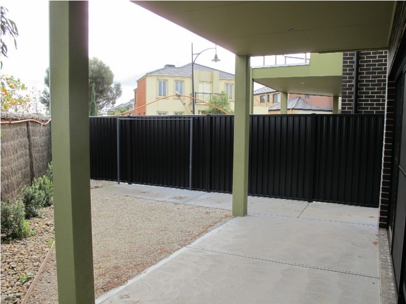 7/5-6 Chelsworth Place, Caroline Springs VIC 3023