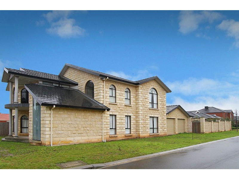 26 University Drive, Taylors Hill VIC 3037
