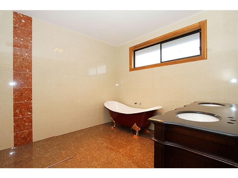 26 University Drive, Taylors Hill VIC 3037