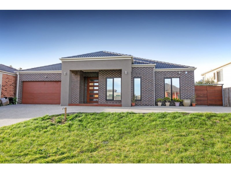 14 Moray Close, Taylors Hill VIC 3037
