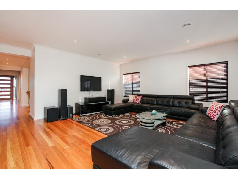 14 Moray Close, Taylors Hill VIC 3037