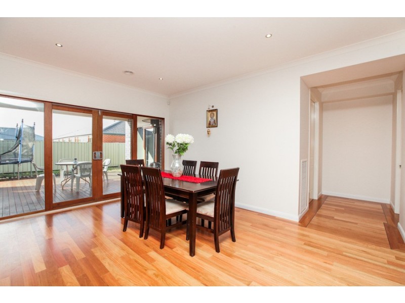 14 Moray Close, Taylors Hill VIC 3037