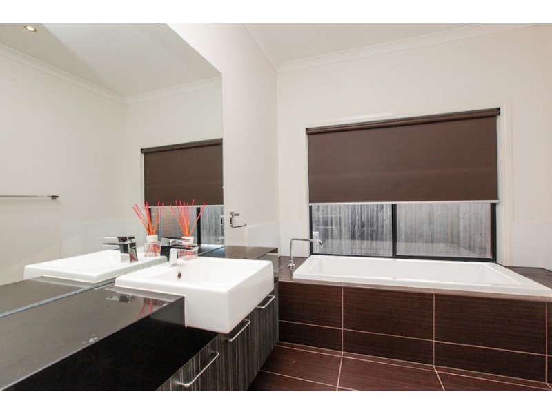 14 Moray Close, Taylors Hill VIC 3037