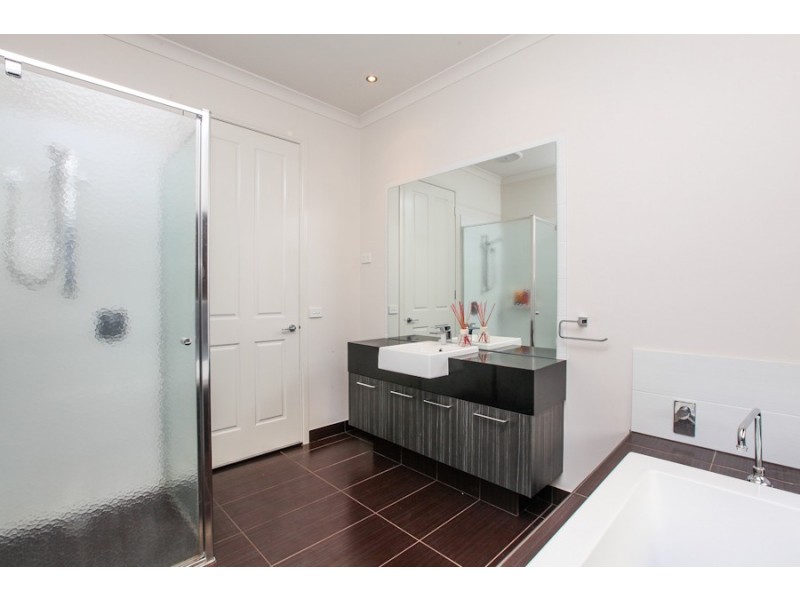 14 Moray Close, Taylors Hill VIC 3037