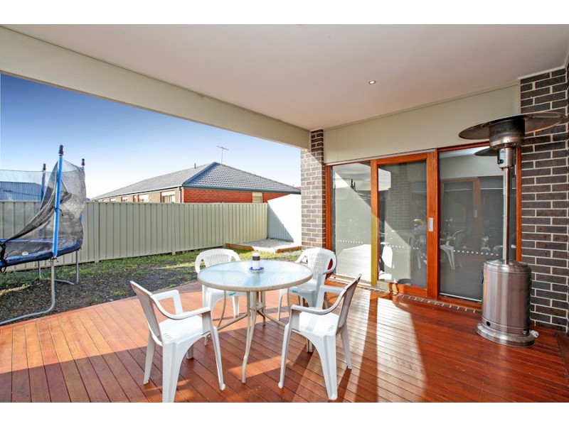 14 Moray Close, Taylors Hill VIC 3037