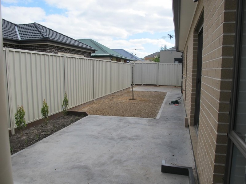 1/2-4 Great Barr Crescent, Caroline Springs VIC 3023