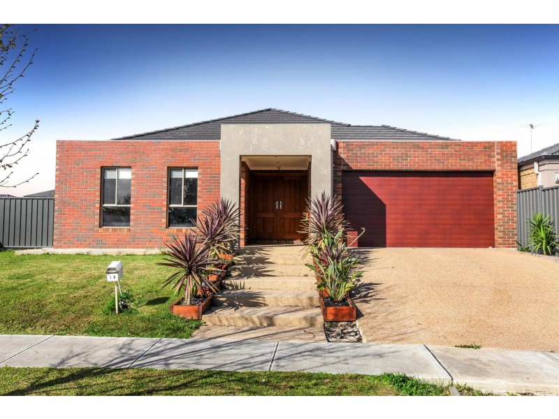 16 Highbury Drive, Hillside VIC 3037