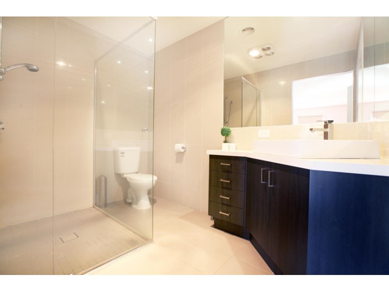 16 Highbury Drive, Hillside VIC 3037