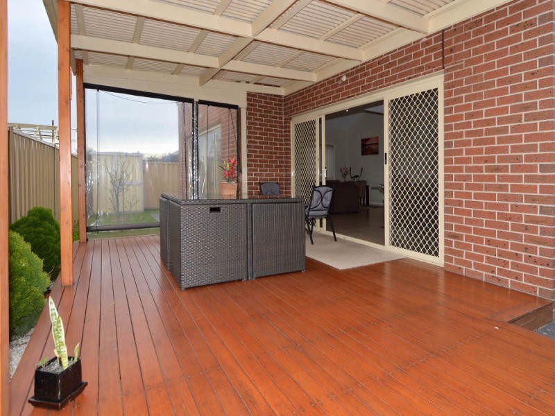 11 Catani Mews, Caroline Springs VIC 3023