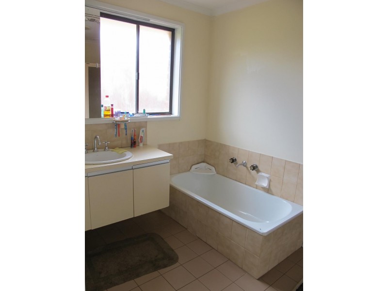 94 Kurung Drive, Kings Park VIC 3021