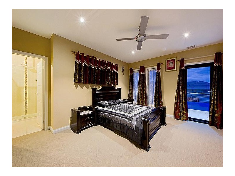 1 Creekview Place, Caroline Springs VIC 3023