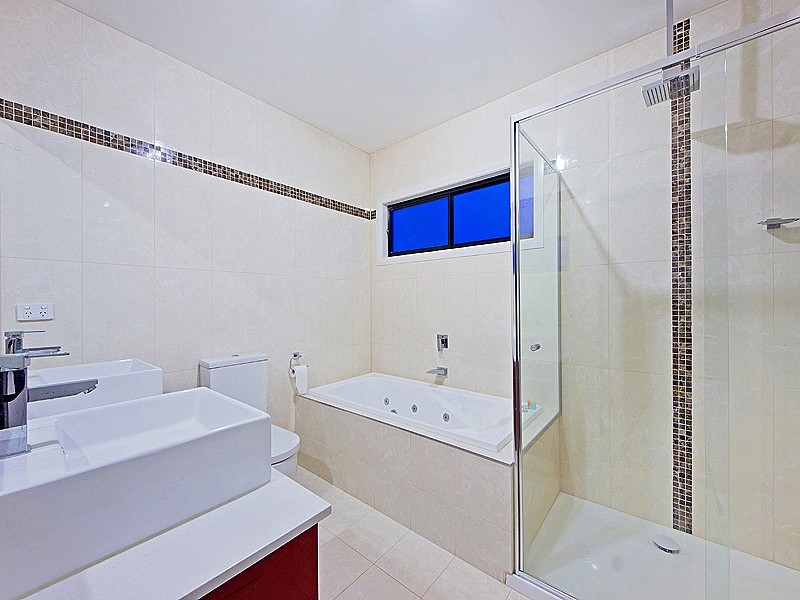 1 Creekview Place, Caroline Springs VIC 3023