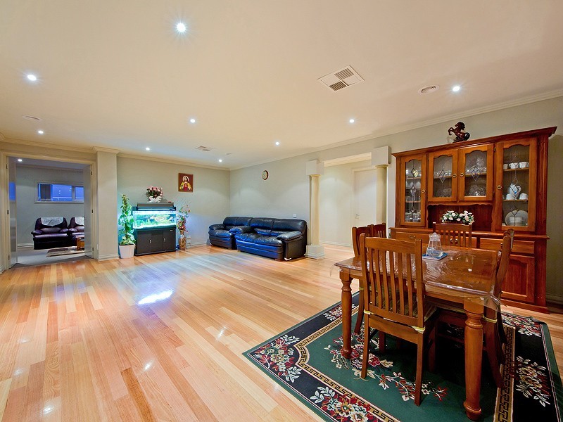 14 Springfield Close, Caroline Springs VIC 3023