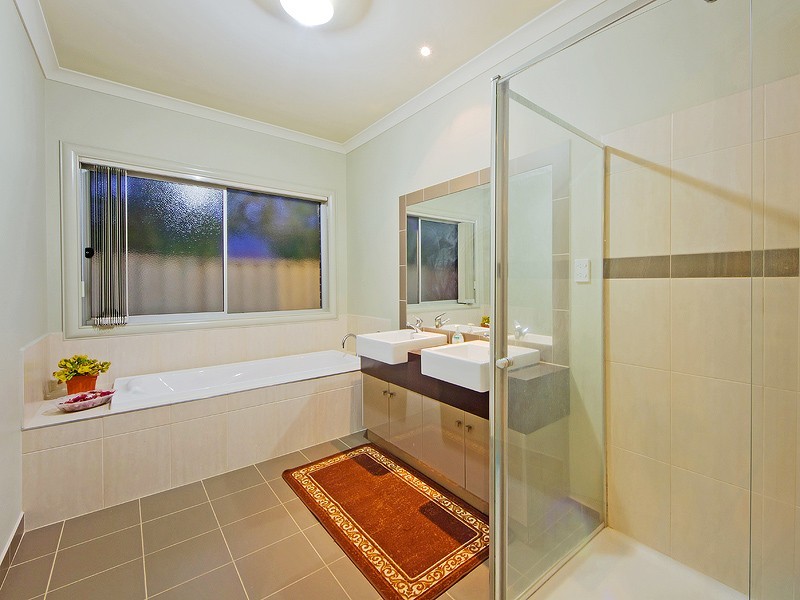 14 Springfield Close, Caroline Springs VIC 3023