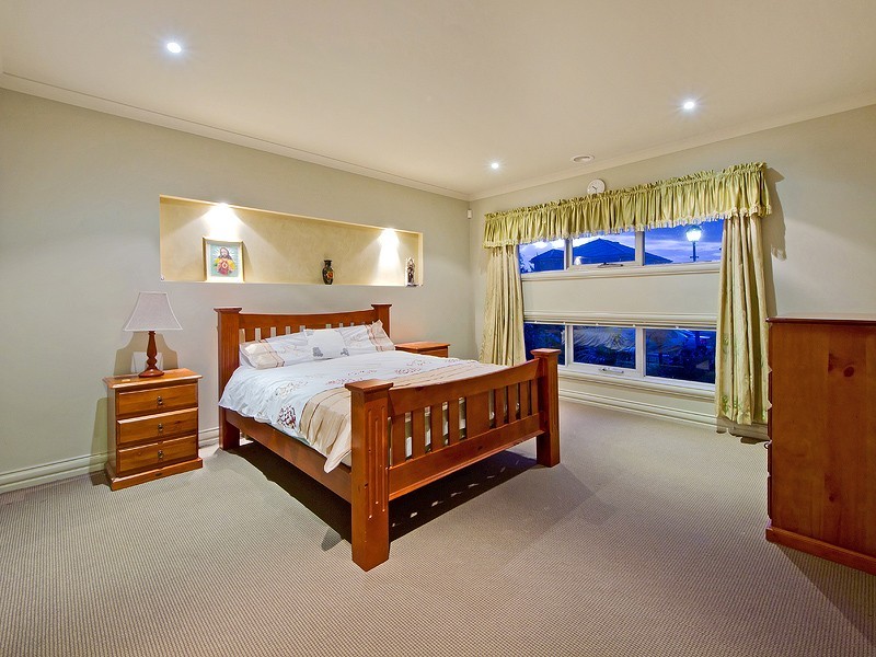 14 Springfield Close, Caroline Springs VIC 3023
