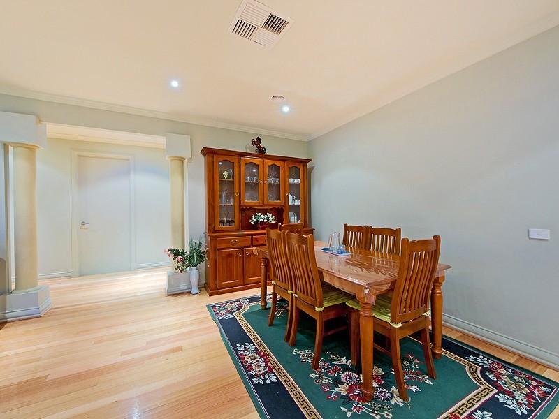 14 Springfield Close, Caroline Springs VIC 3023