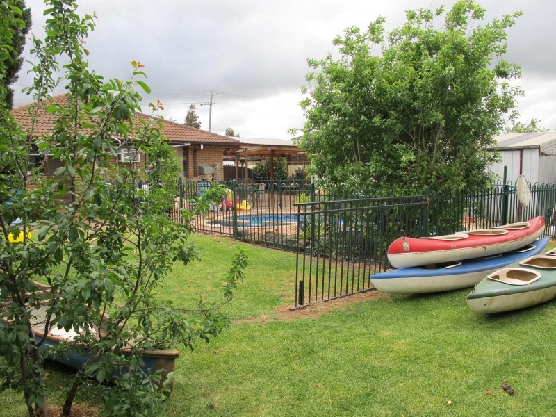 2 Albert Road, Sydenham VIC 3037