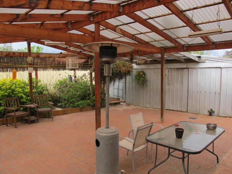 2 Albert Road, Sydenham VIC 3037