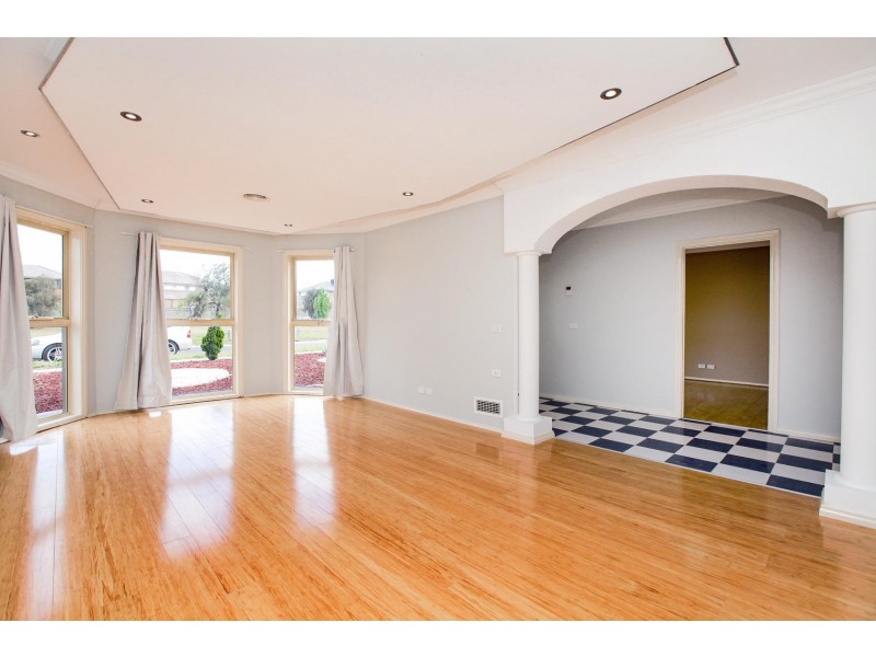 27 Nepean Way, Taylors Hill VIC 3037