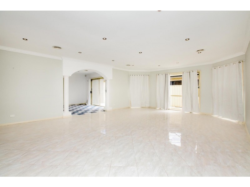 27 Nepean Way, Taylors Hill VIC 3037