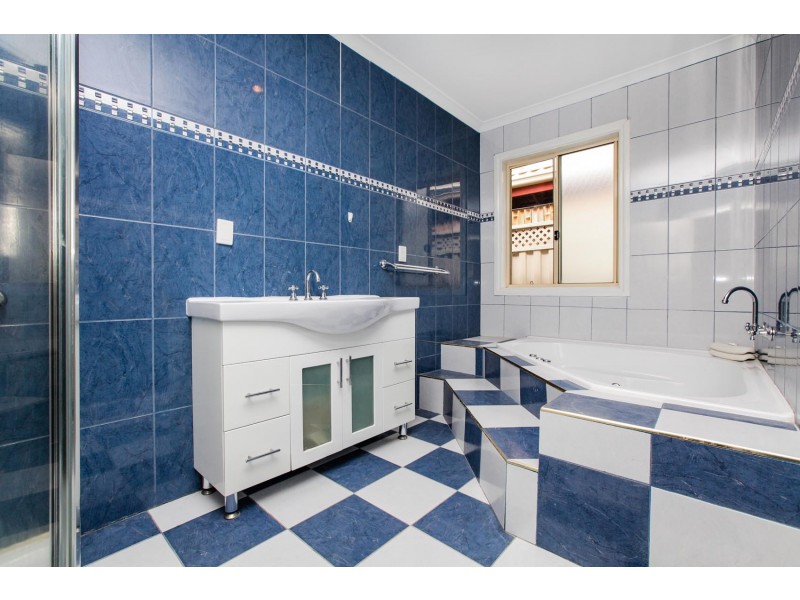 27 Nepean Way, Taylors Hill VIC 3037