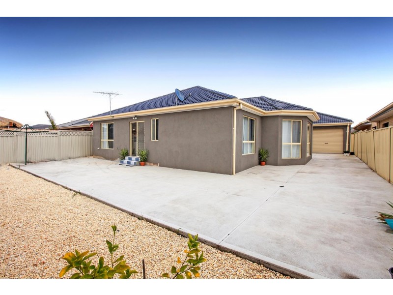 27 Nepean Way, Taylors Hill VIC 3037