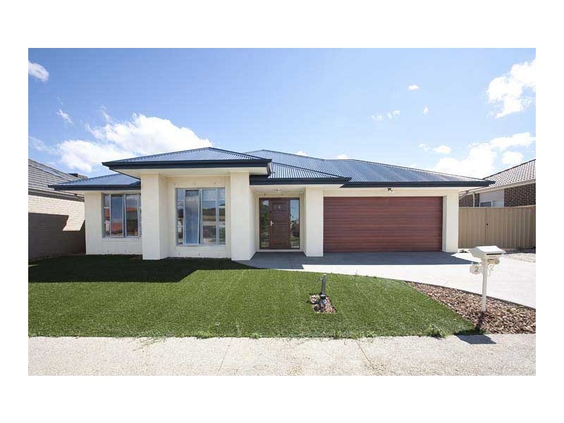 2 Holland Way, Caroline Springs VIC 3023