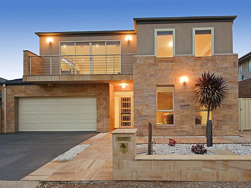 10 Hopetoun Green, Caroline Springs VIC 3023