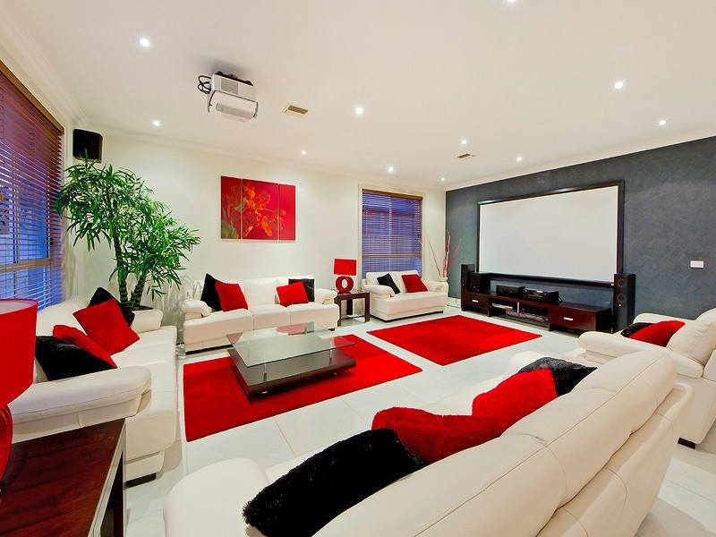 10 Hopetoun Green, Caroline Springs VIC 3023