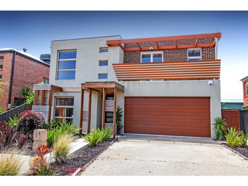 1 Kemp Green, Caroline Springs VIC 3023