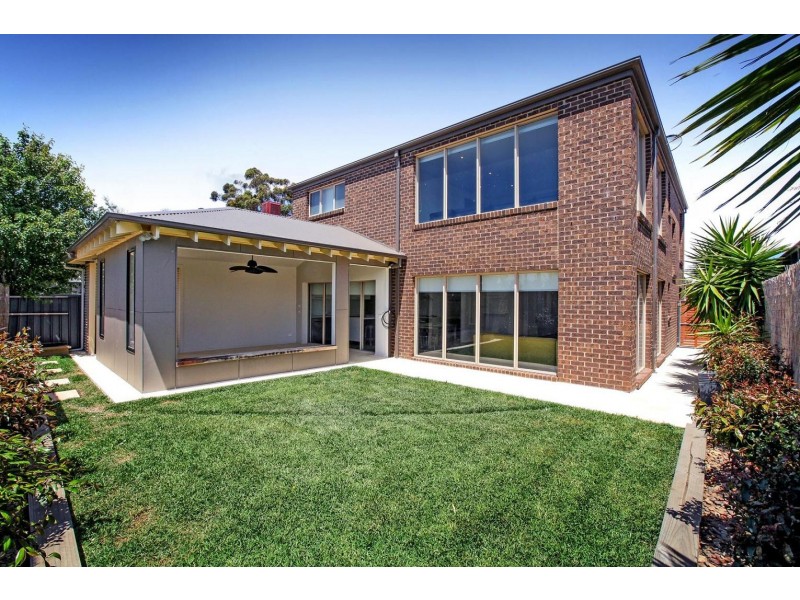 1 Kemp Green, Caroline Springs VIC 3023