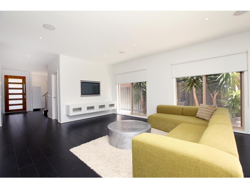 1 Kemp Green, Caroline Springs VIC 3023