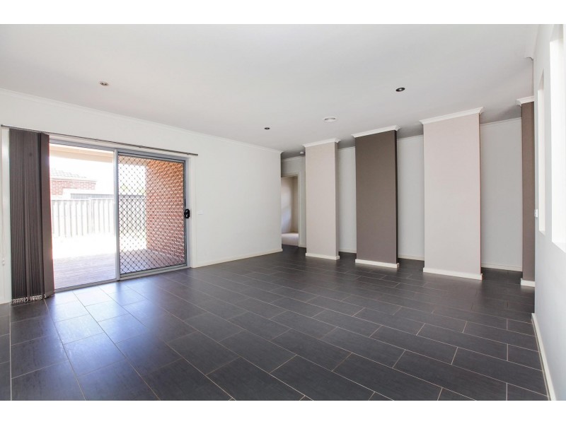 3 Nopinan Place, Caroline Springs VIC 3023