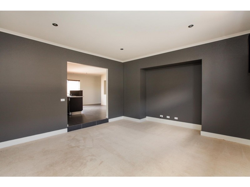 3 Nopinan Place, Caroline Springs VIC 3023