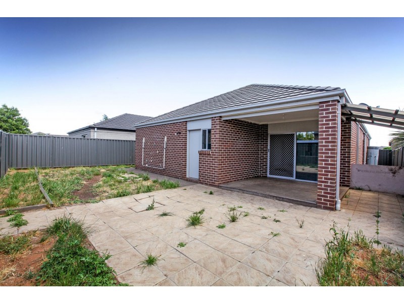 3 Nopinan Place, Caroline Springs VIC 3023