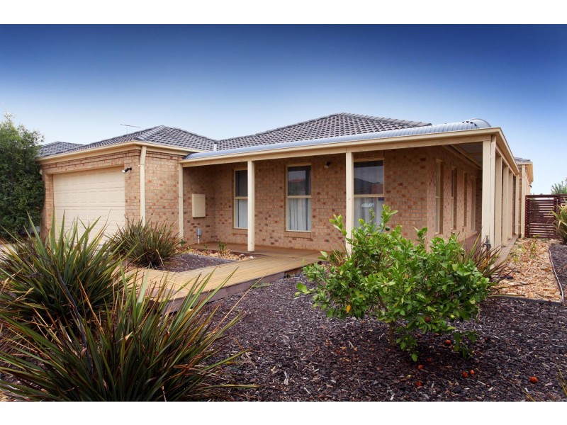 2 Hutt Lane, Taylors Hill VIC 3037