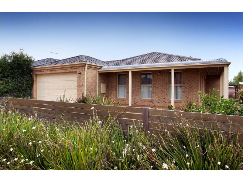2 Hutt Lane, Taylors Hill VIC 3037