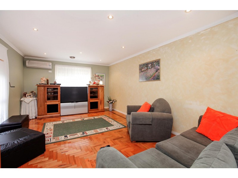 11 Lachlan Lane, Taylors Hill VIC 3037