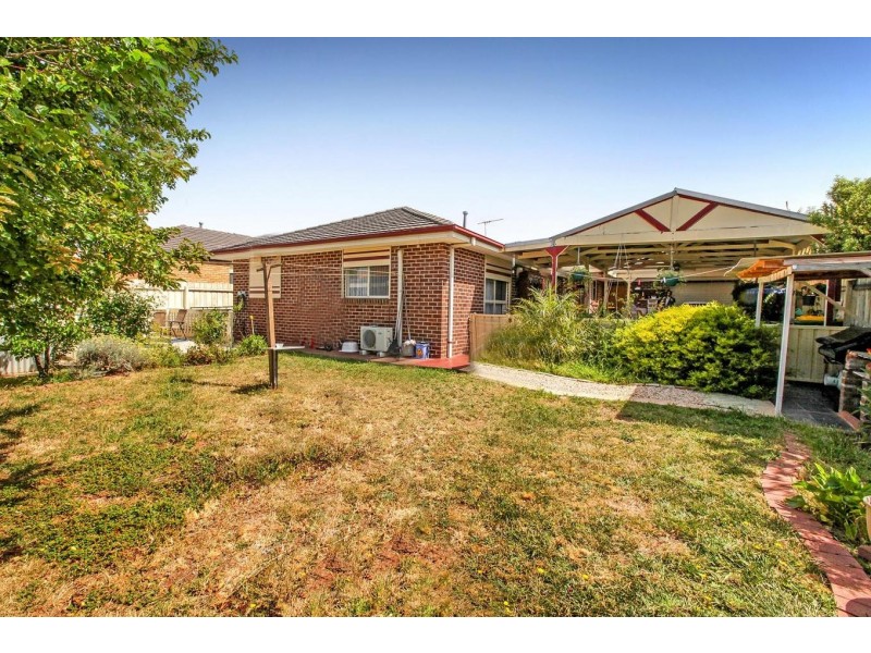11 Lachlan Lane, Taylors Hill VIC 3037