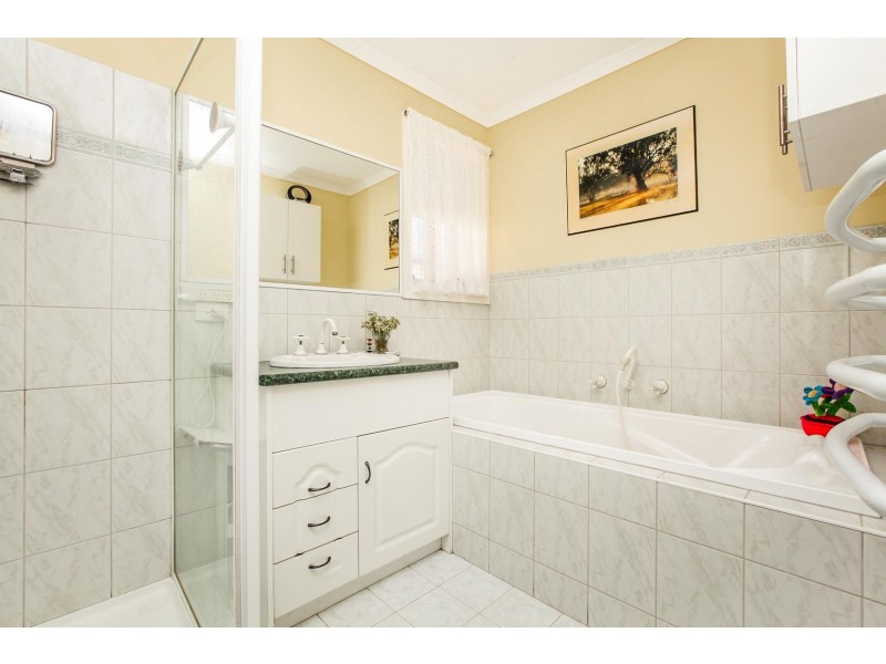 11 Lachlan Lane, Taylors Hill VIC 3037