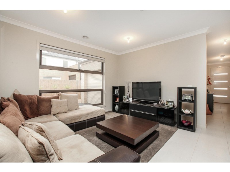 47 Chancery Square, Taylors Hill VIC 3037