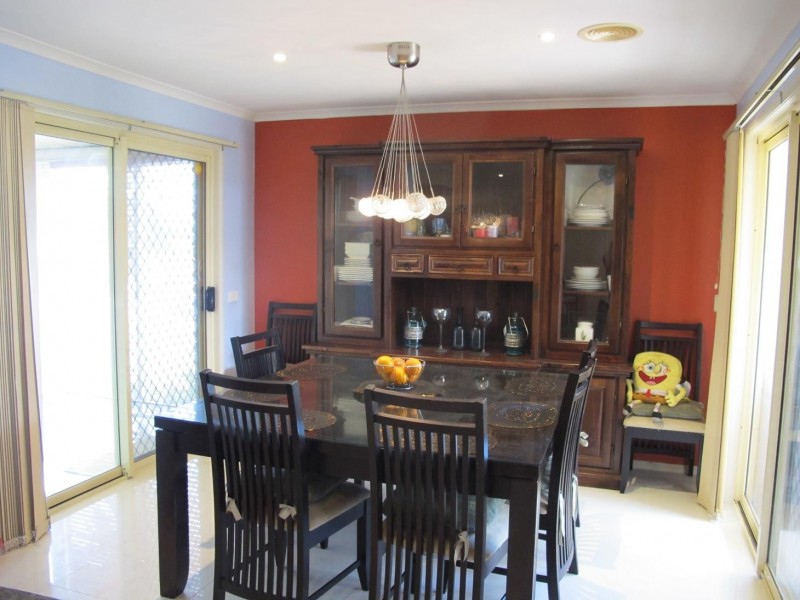 42 Heysen Parkway, Caroline Springs VIC 3023