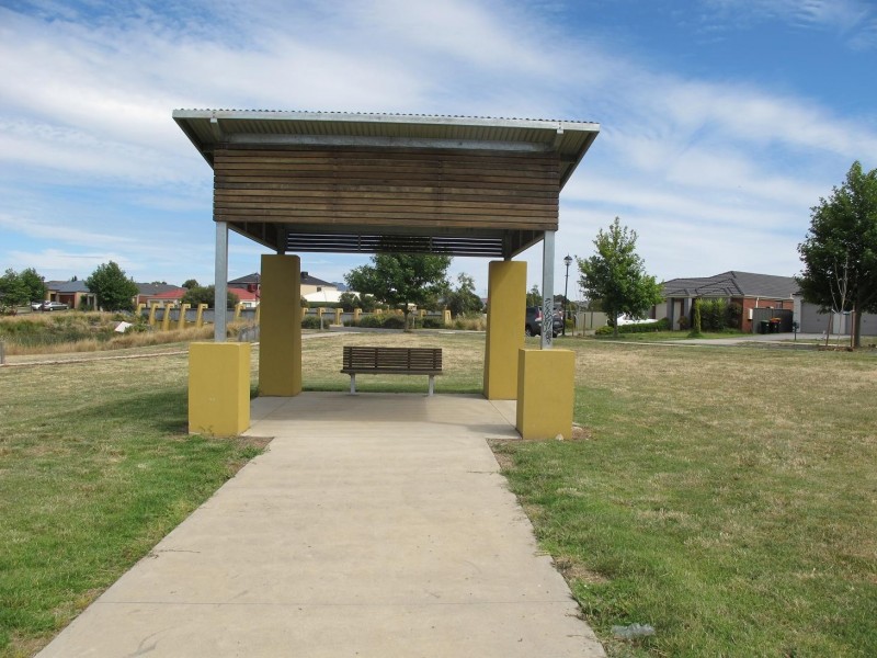 42 Heysen Parkway, Caroline Springs VIC 3023