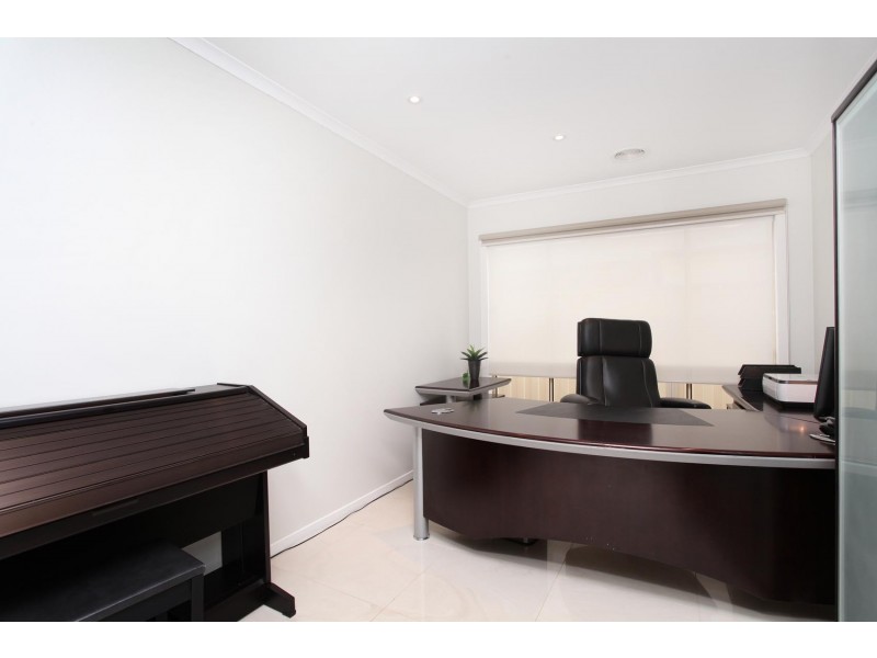 12 Garnet Way, Taylors Hill VIC 3037