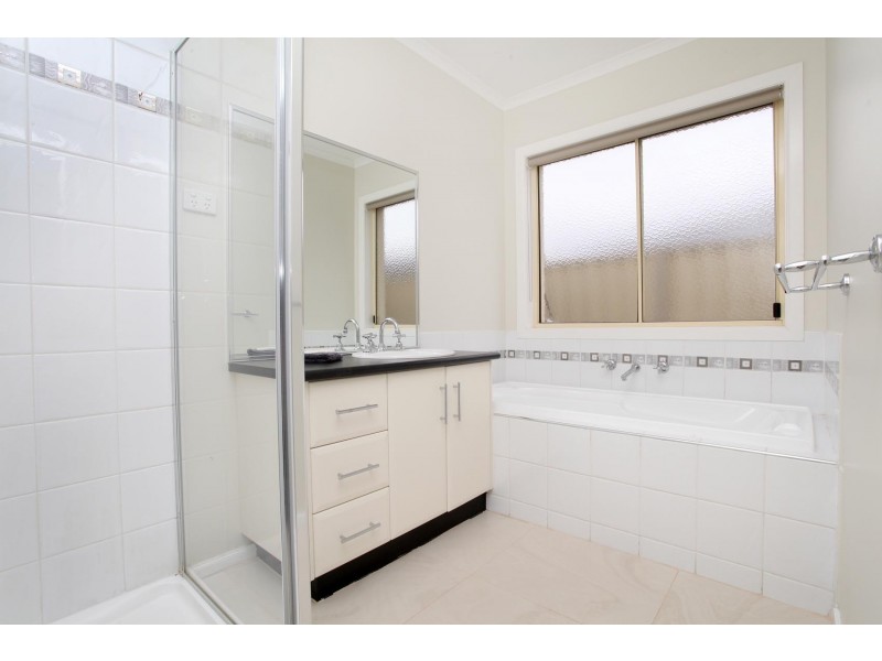 12 Garnet Way, Taylors Hill VIC 3037
