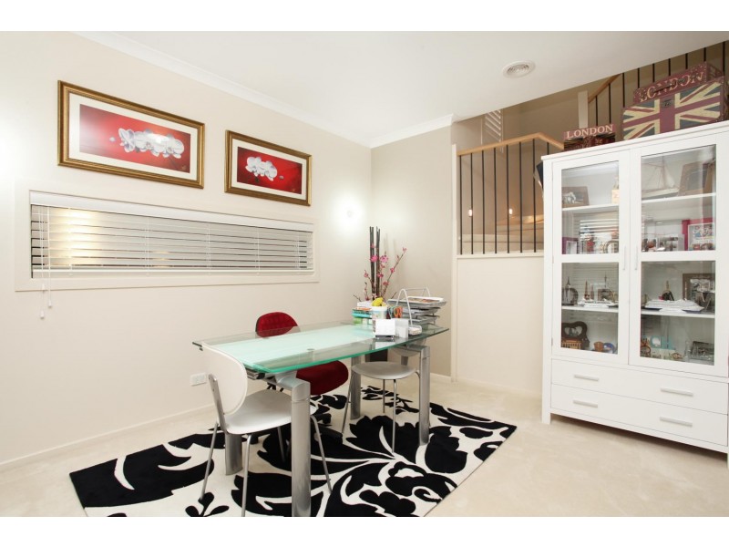 5 Caesia Way, Caroline Springs VIC 3023