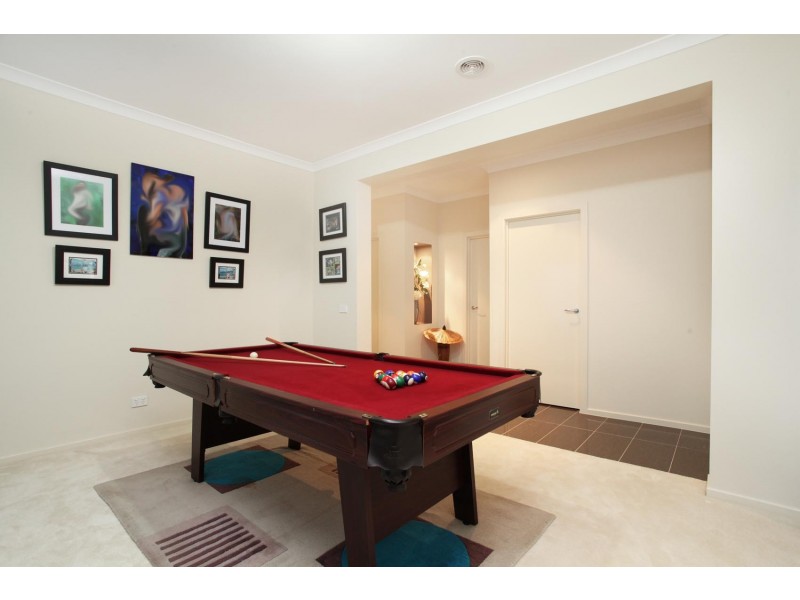 5 Caesia Way, Caroline Springs VIC 3023